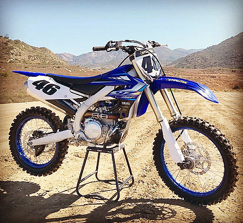 Soporte de acero Matrix Concepts C1 con diseño anti-roca para motos de tierra (rojo) - Imagen 9 de 9